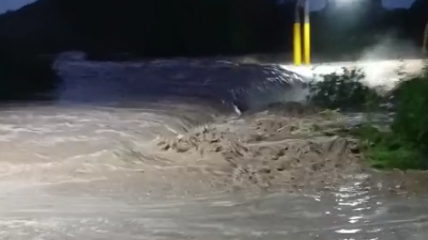 intensas lluvias en los berros: recomiendan extrema precaucion por la bajada de creciente