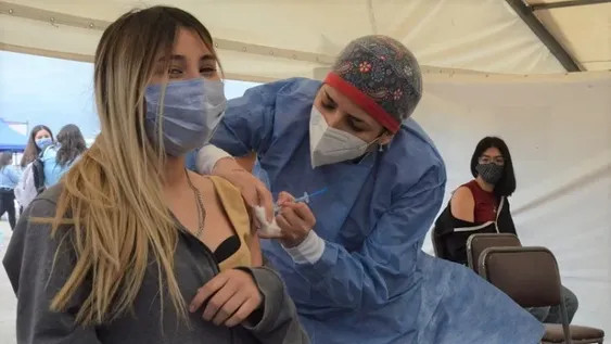 OMS pide no vacunar a los adolescentes