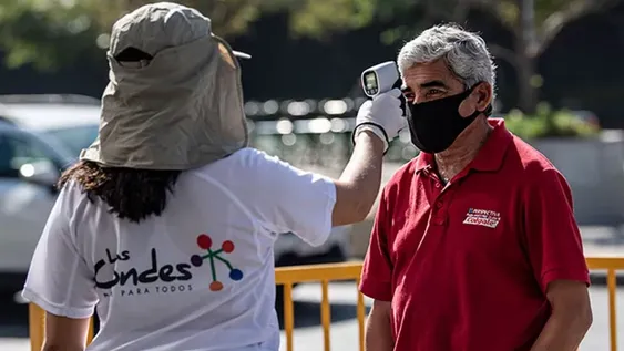 Chile redujo el tiempo de aislamiento de contactos estrechos de Covid-19