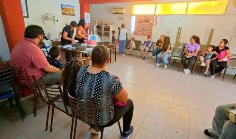 En Caucete funciona el Policlínico Solidario de Cáritas Cristo Rey que brinda atención médica gratuita.