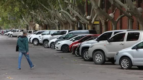 El ranking de los peores hábitos al estacionar el auto en el centro sanjuanino
