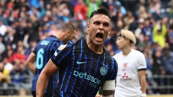 IL CAPITANO, siempre está. Ayer, con una chilena, Lautaro abrió el camino de la victoria del subcampeón de Italia y Europa.