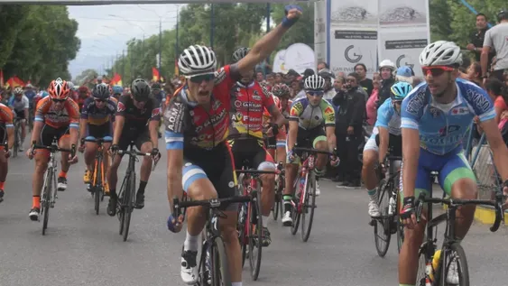 Adrián Richeze fue segundo en la tercera etapa y se coronó en la Doble Chepes