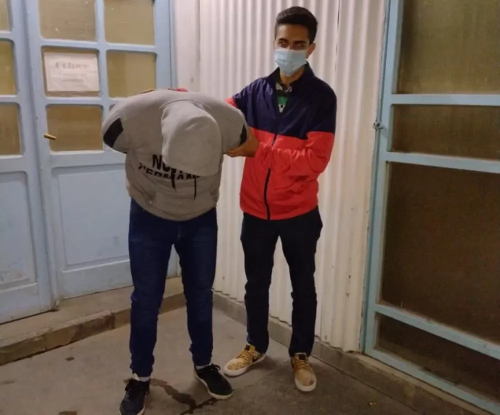 Entraron armados a una casa y amenazaron a la dueña para robar: atraparon a uno