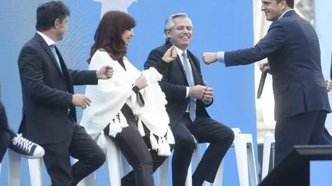 Una histórica foto de unidad con Massa, CFK y Alberto en Salliqueló