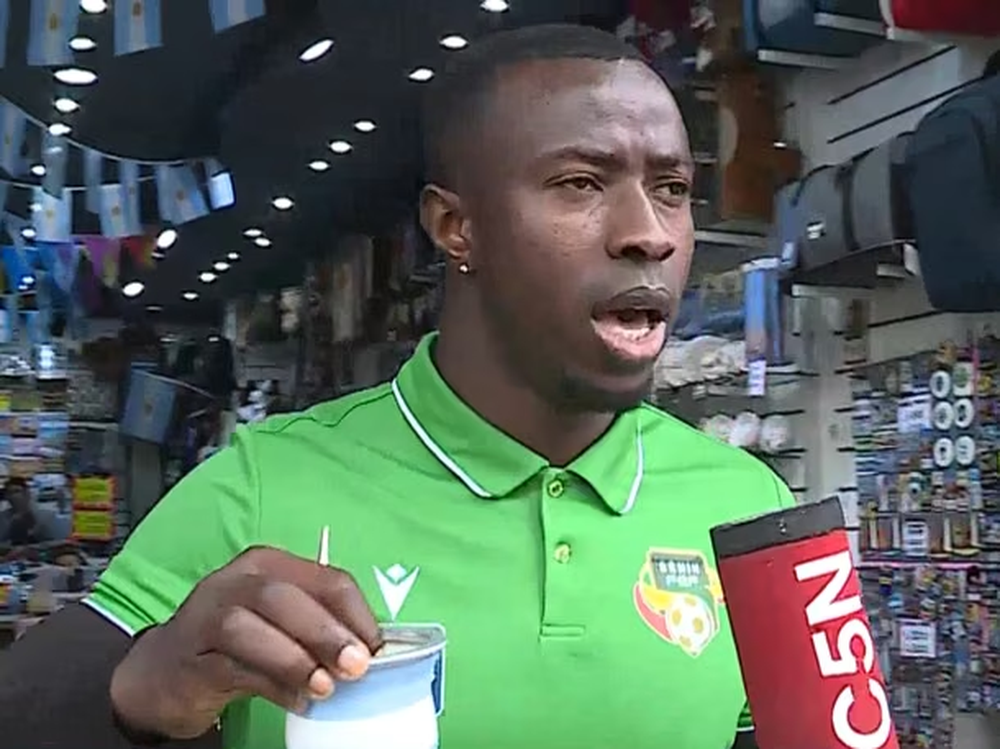 Mohamed Tijani recorrió Buenos Aires antes del partido entre Argentina y Benín y sorprendió con sus elogios hacia Lionel Messi.