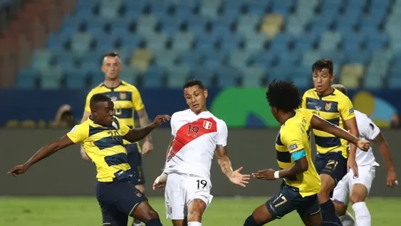 Ecuador lo tenía para golear y Perú lo remontó en una ráfaga, en  el duelo de DT argentinos