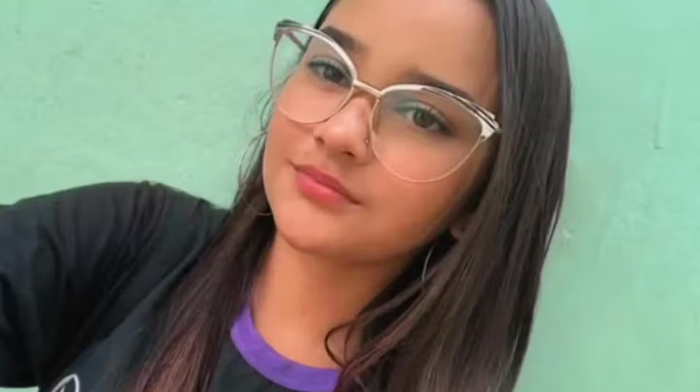 Una adolescente de 16 años sufrió una descarga eléctrica mientras se planchaba el pelo y murió.