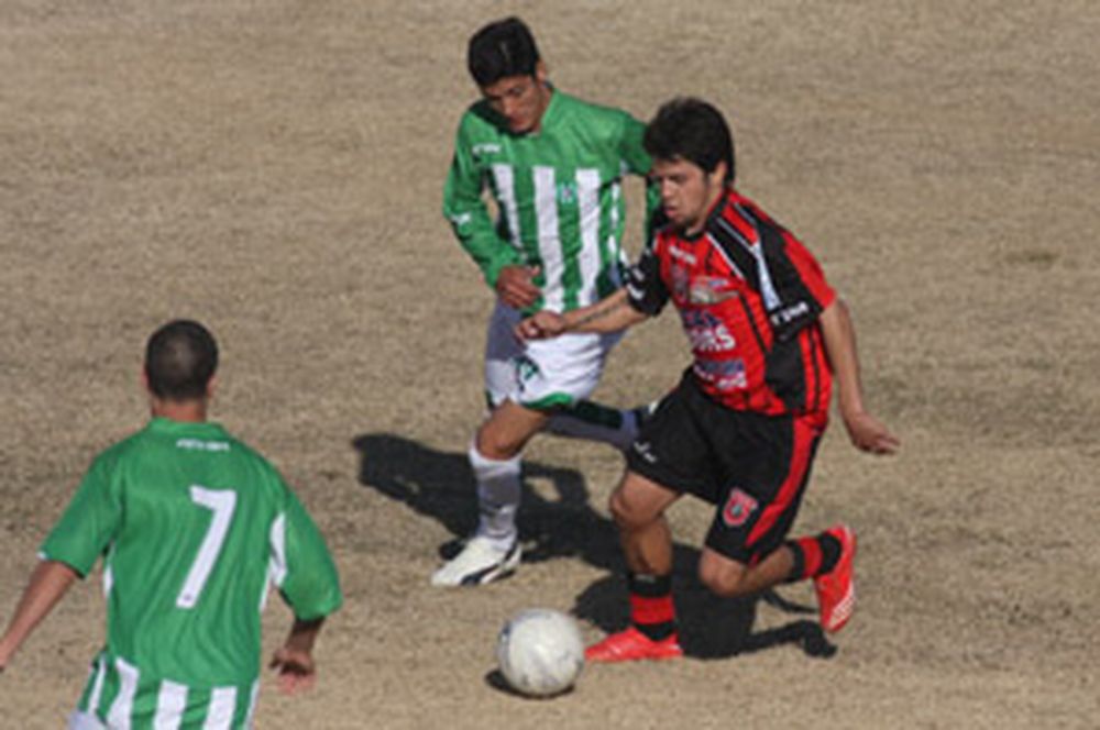 Trinidad goleó a Sportivo y mantuvo el invicto
