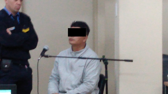 No se revela su rostro ni su identidad para cuidar la integridad física y psicológica de la víctima.&nbsp;