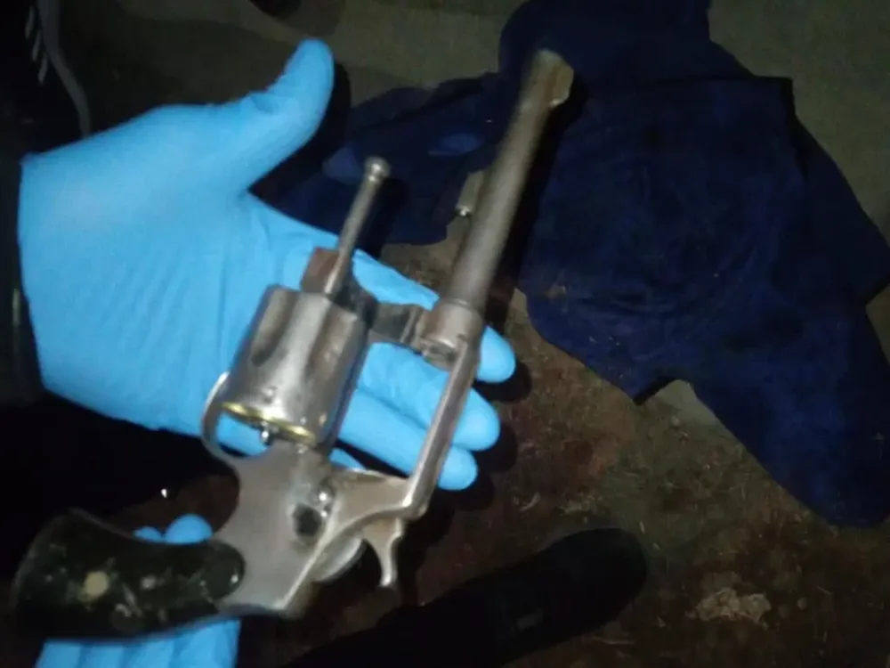 Fue a recuperar su celular robado y la Policía detuvo a un joven armado