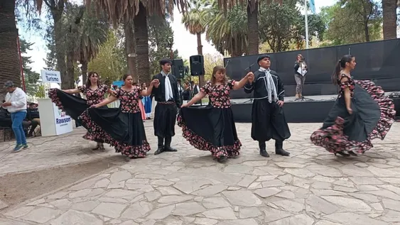 Entre los bailarines de las academias de danzas locales y representantes de agrupaciones gauchas, Médano de Oro elegirá a su Gaucho y Paisana.