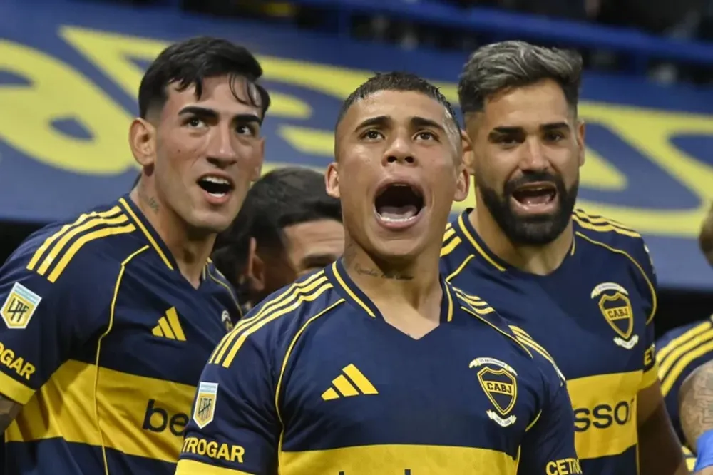 Goleador. Ayrton Costa no perdonó en un rebote y marcó el gol de la clasificación para Boca ante Argentinos.