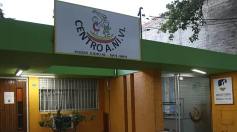 Manoseó a su sobrina luego de engañarla para jugar a las cartas