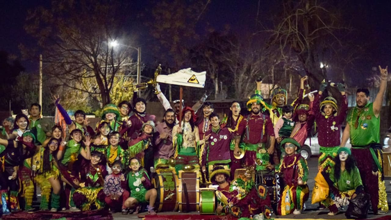 los fanaticos del ritmo cumplen 15 anos: el desafio de mantener vivo el arte murguero, ser una voz disidente, y una celebracion para toda la familia