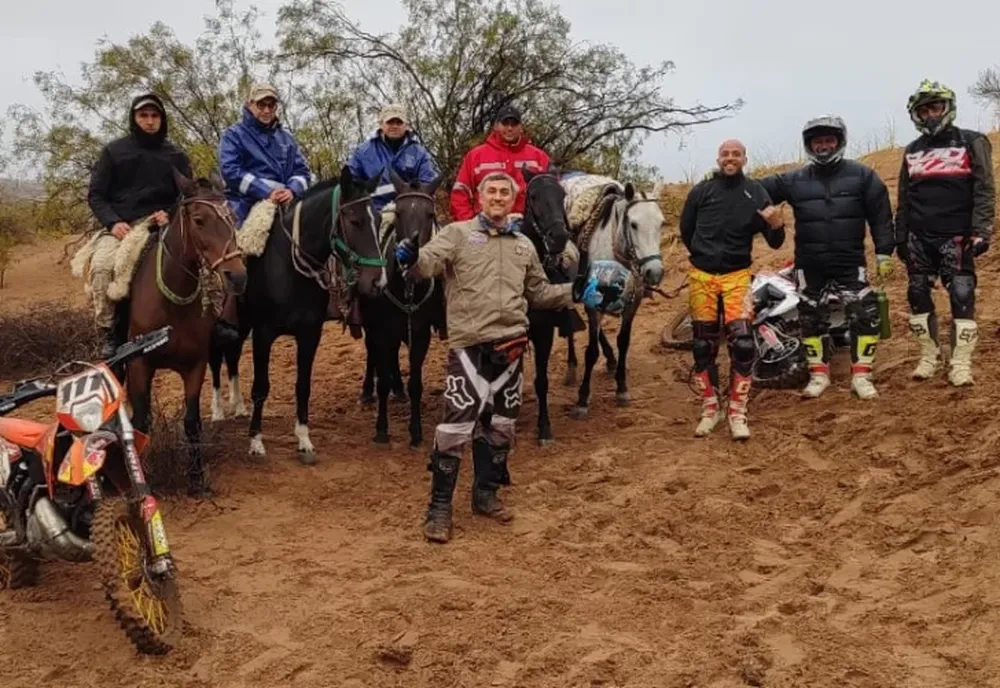 Salieron a andar en moto, se perdieron y los rescató la policía rural