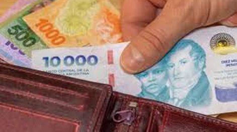 Según el INDEC los salarios aumentaron 2,5% en enero y quedaron por debajo de la inflación