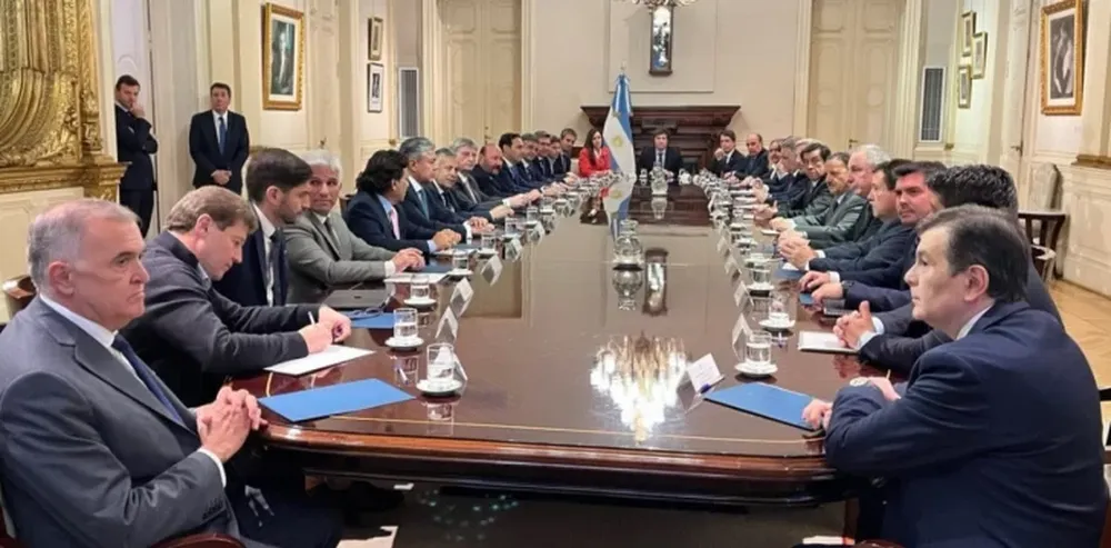 Milei se comprometió con los gobernadores a reponer transitoriamente Ganancias