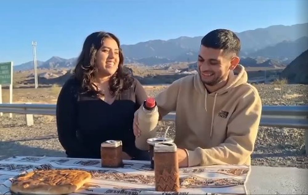 Una pareja de artistas celebró los 463 años de San Juan con música y pintura