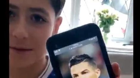 Un nene quería el corte de Cristiano y su papá le hizo el de otro jugador