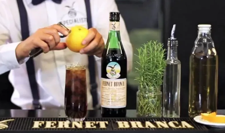 El fernet llegó a las grandes ligas y ahora lo consideran uno de los “tragos de la nueva era”