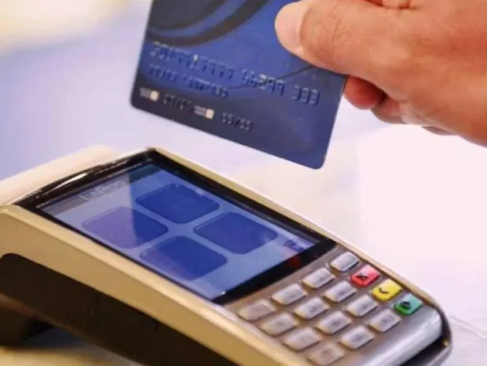 Aumentan los límites para comprar con tarjetas de crédito: de cuánto será la suba