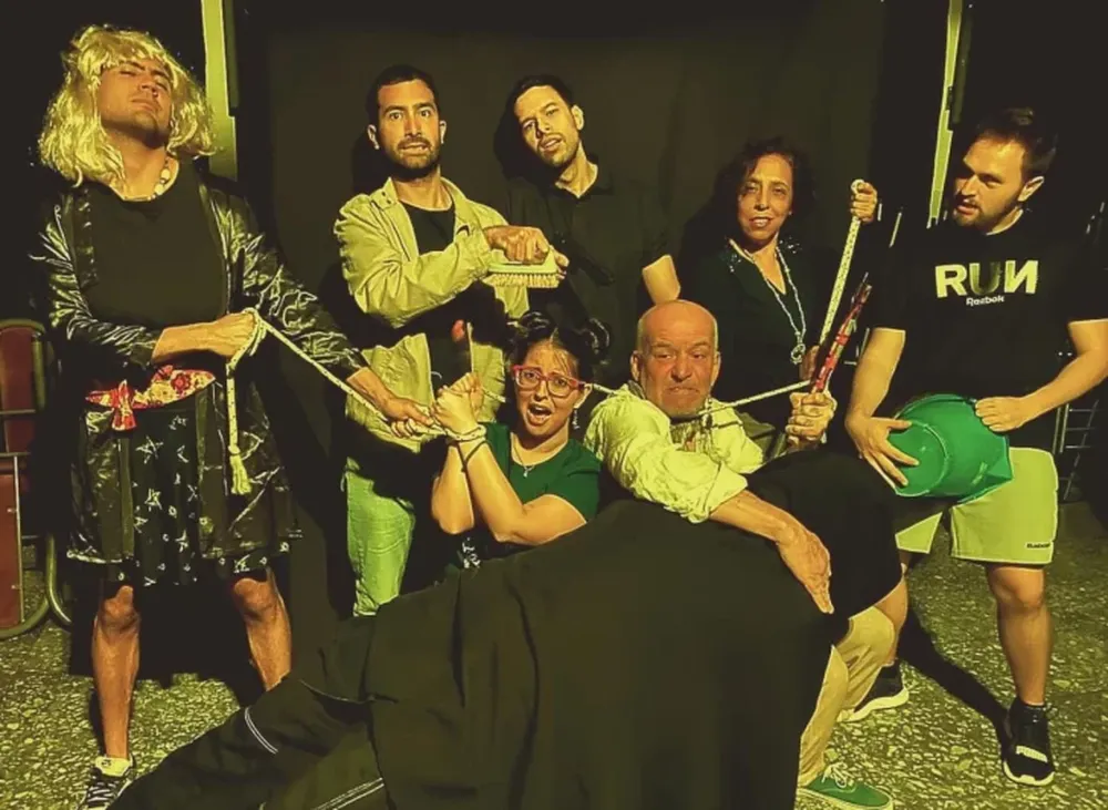 EN POSE. Una de las imágenes de Salvajes, obra interpretada por Las Aventuras de Poseidón. 