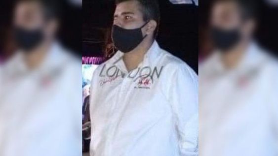 Un concejal usó una camisa con la bandera inglesa en un acto de Malvinas