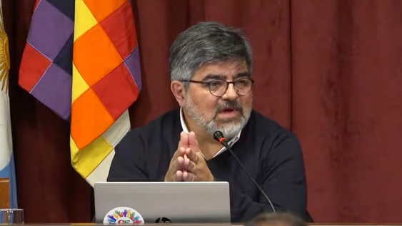 La política judicial se tensiona tras la denuncia contra el juez Raúl Horacio Ojeda por frenar la reforma laboral.