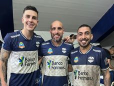 Fabricio Illanes, a la derecha, es el sanjuanino que ascendió a la Primera Nacional vistiendo la camiseta de San Martín de Formosa. Fabricio Illanes, a la derecha, es el sanjuanino que ascendió a la Primera Nacional vistiendo la camiseta de San Martín de Formosa.