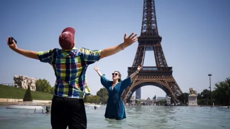 EN FRANCIA se cerraron las escuelas debido a la ola de calor, mientras que en España, el mar aumentó considerablemente la temperatura.