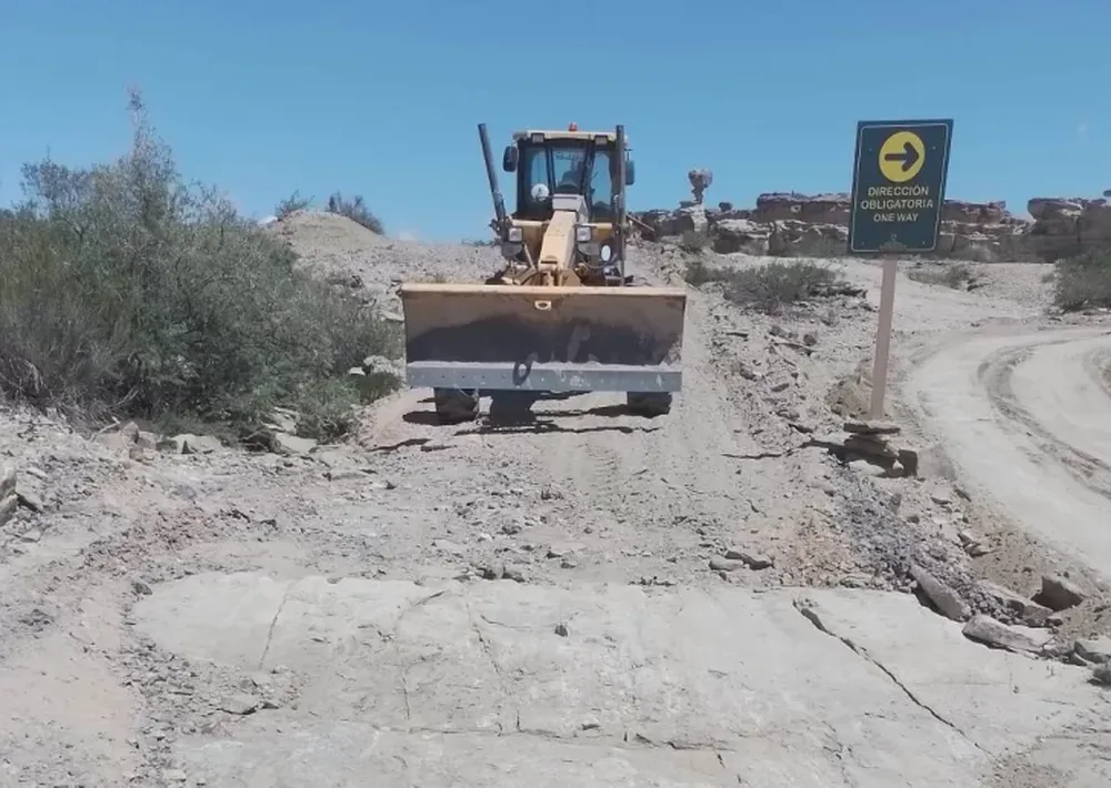 Tras las lluvias y crecientes, rehacen caminos en el Parque Ischigualasto
