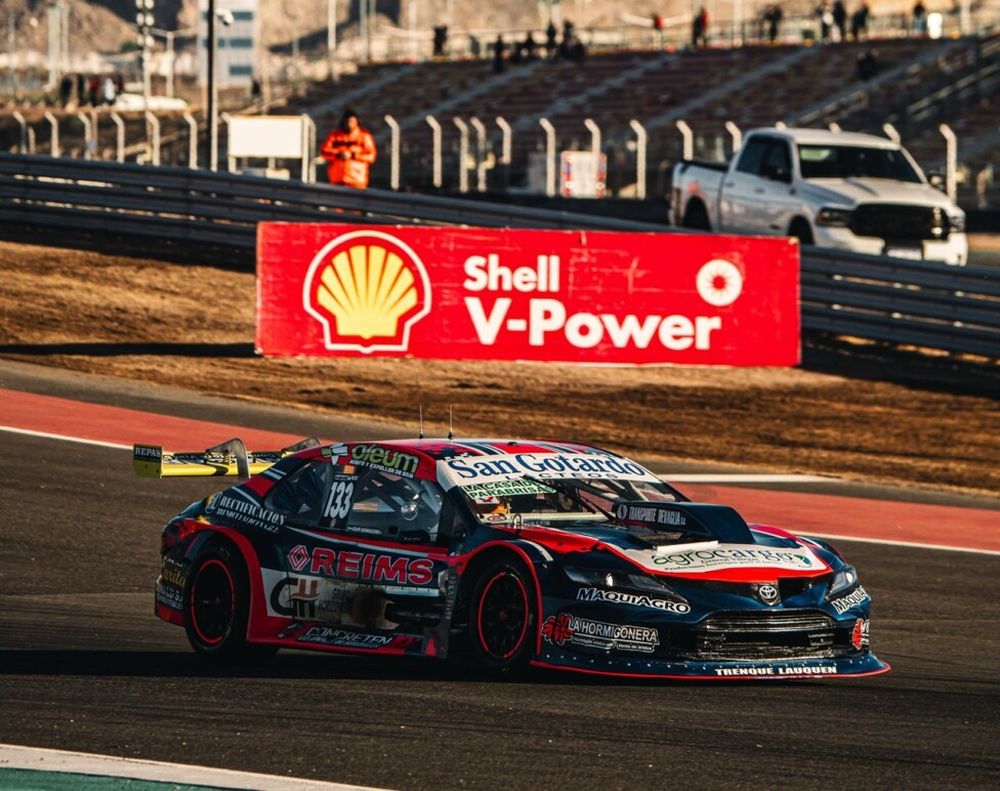 Primero. Bernasconi llevó al Toyota a su primer triunfo en el TC Pista en el San Juan Villicum.