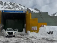 cierre anticipado este lunes: el paso cristo redentor interrumpe el transito por mal tiempo