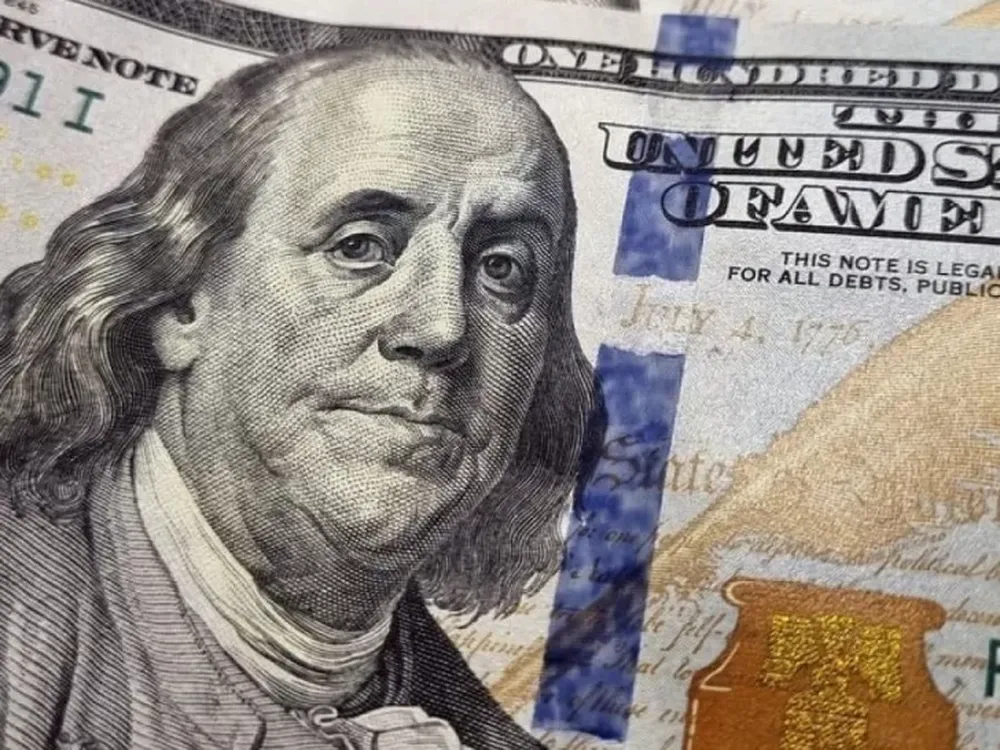 El dólar blue cayó $4, se vendió a $486 por unidad y en San Juan se negoció en $498