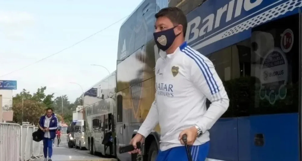 Battaglia tuvo banca de los hinchas en su arribo a Santiago