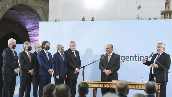 Juraron los ministros ante Alberto, que prometió recuperar el diálogo