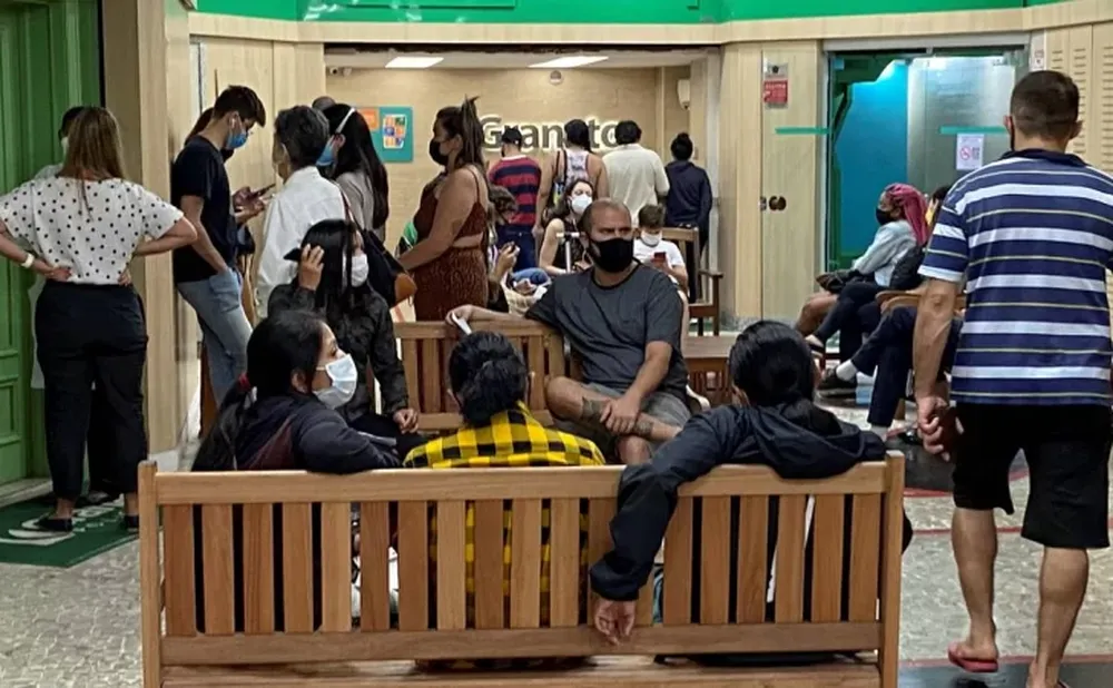 Brasil duplicó los casos por la variante Ómicron y se tensa el sistema de salud