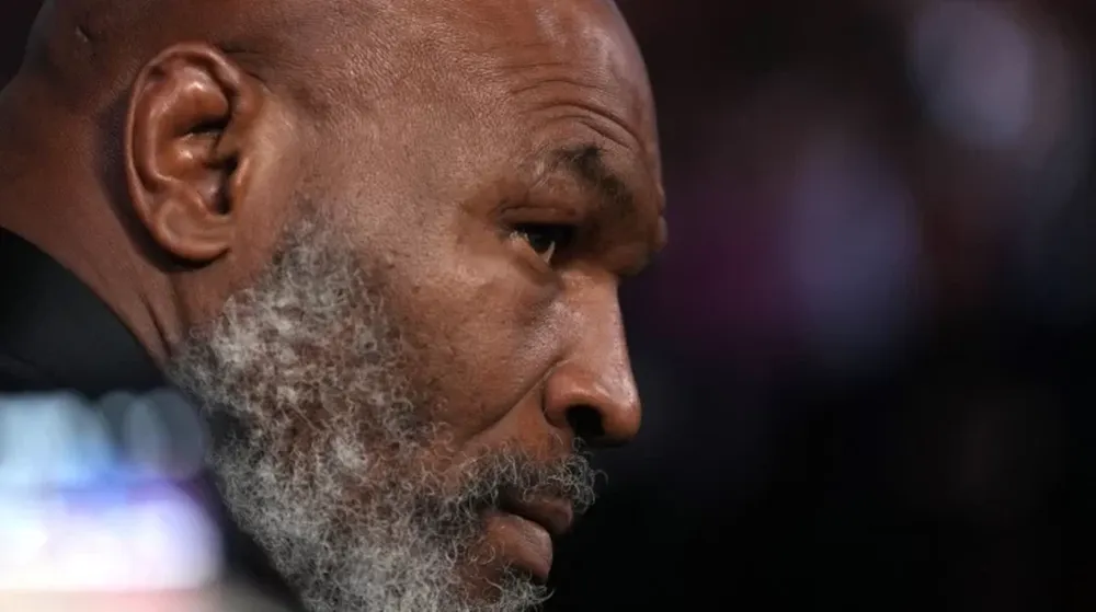 En silla de ruedas y con un bastón: la preocupante imagen de Mike Tyson
