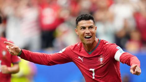 Portugal goleó 5-0 a Uzbekistán con un doblete de Cristiano Ronaldo por el Grupo K
