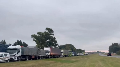 Tragedia: un muerto tras choque en cadena de seis camiones