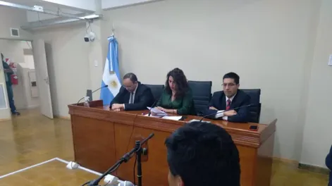 Doce años de cárcel para changarín que violó a 3 hijas: las extorsionaba con matar a la madre