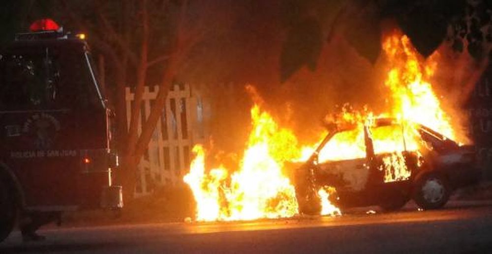 El fuego, acabó con 2 autos