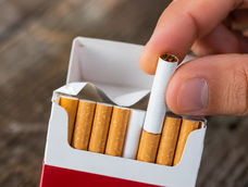 ¿por que los fumadores dejan un cigarrillo dado vuelta en la caja? ¿por que los fumadores dejan un cigarrillo dado vuelta en la caja?