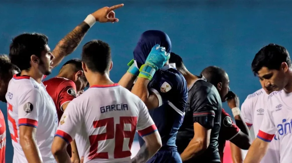 Escándalo en Nacional: fiesta con mujeres y alcohol antes de la paliza de River