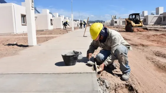 La obra pública en San Juan se reactivó con fondos locales, pero las empresas no ven un aumento de demanda posible en el inicio del 2026.