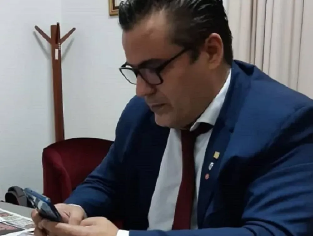 Diputados aceptó la renuncia de Ameri tras el escándalo sexual en plena sesión