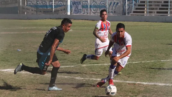 Peñarol venció al clasificado Del Bono y quedó cerca de la próxima fase