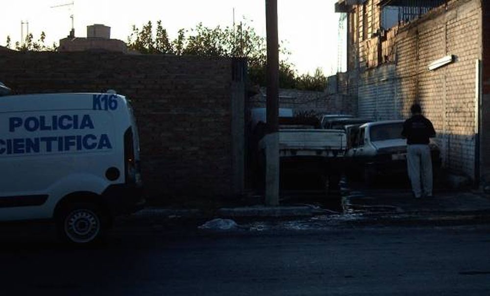 Prendieron fuego y dañaron ocho vehículos en Rawson