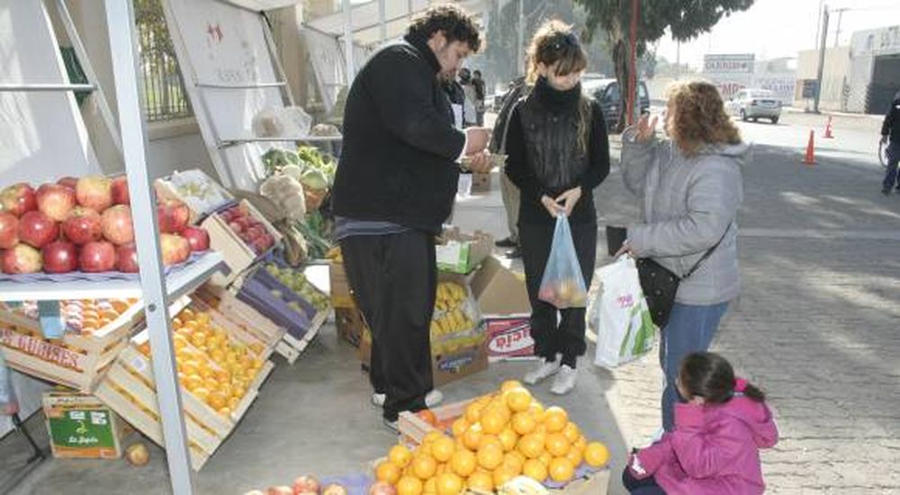 La feria móvil de verdura  debutó con buena venta
